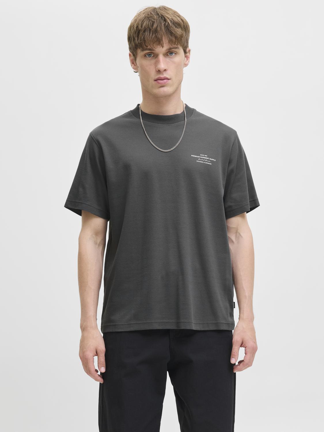 model_shot-front