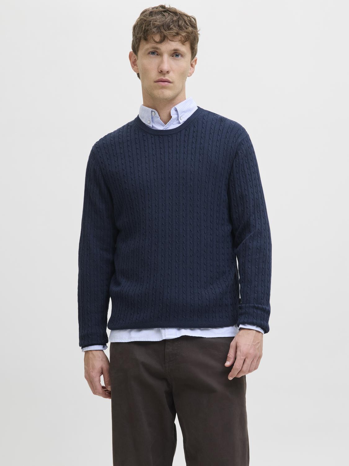 model_shot-front