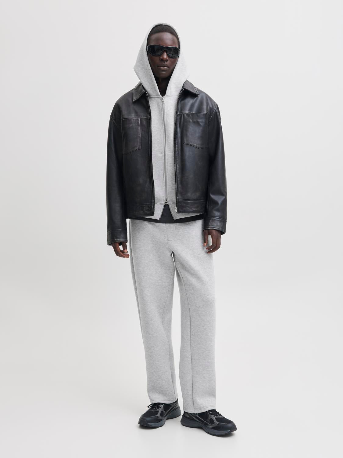 model_shot-front_full