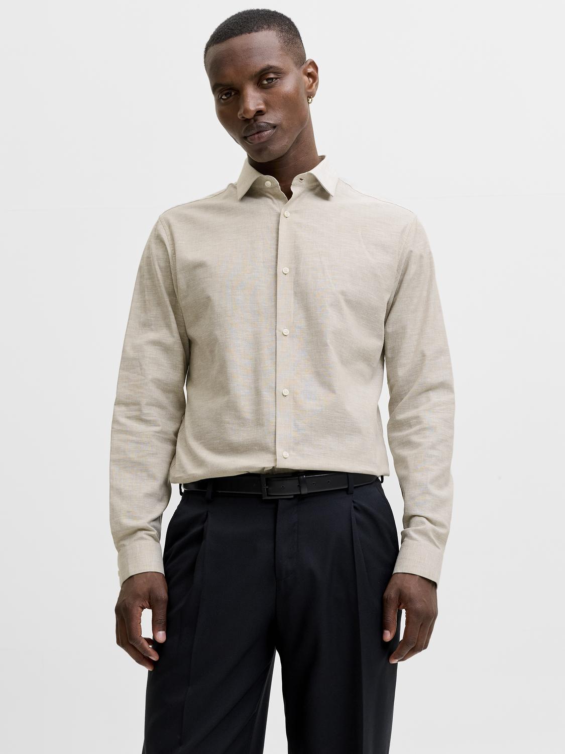 model_shot-front