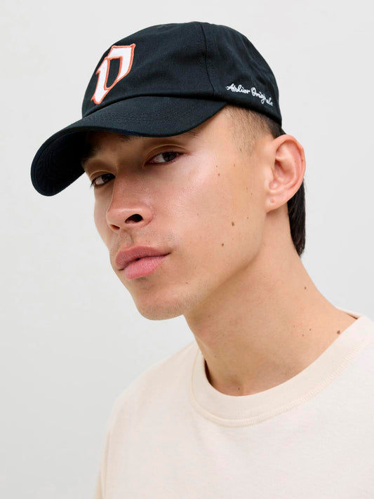 model_shot-creative