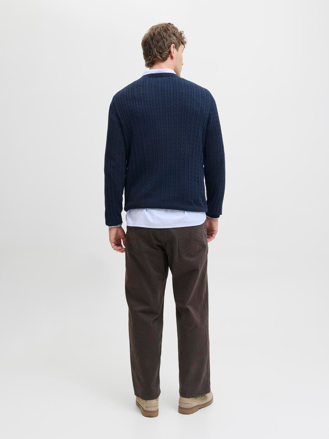model_shot-back