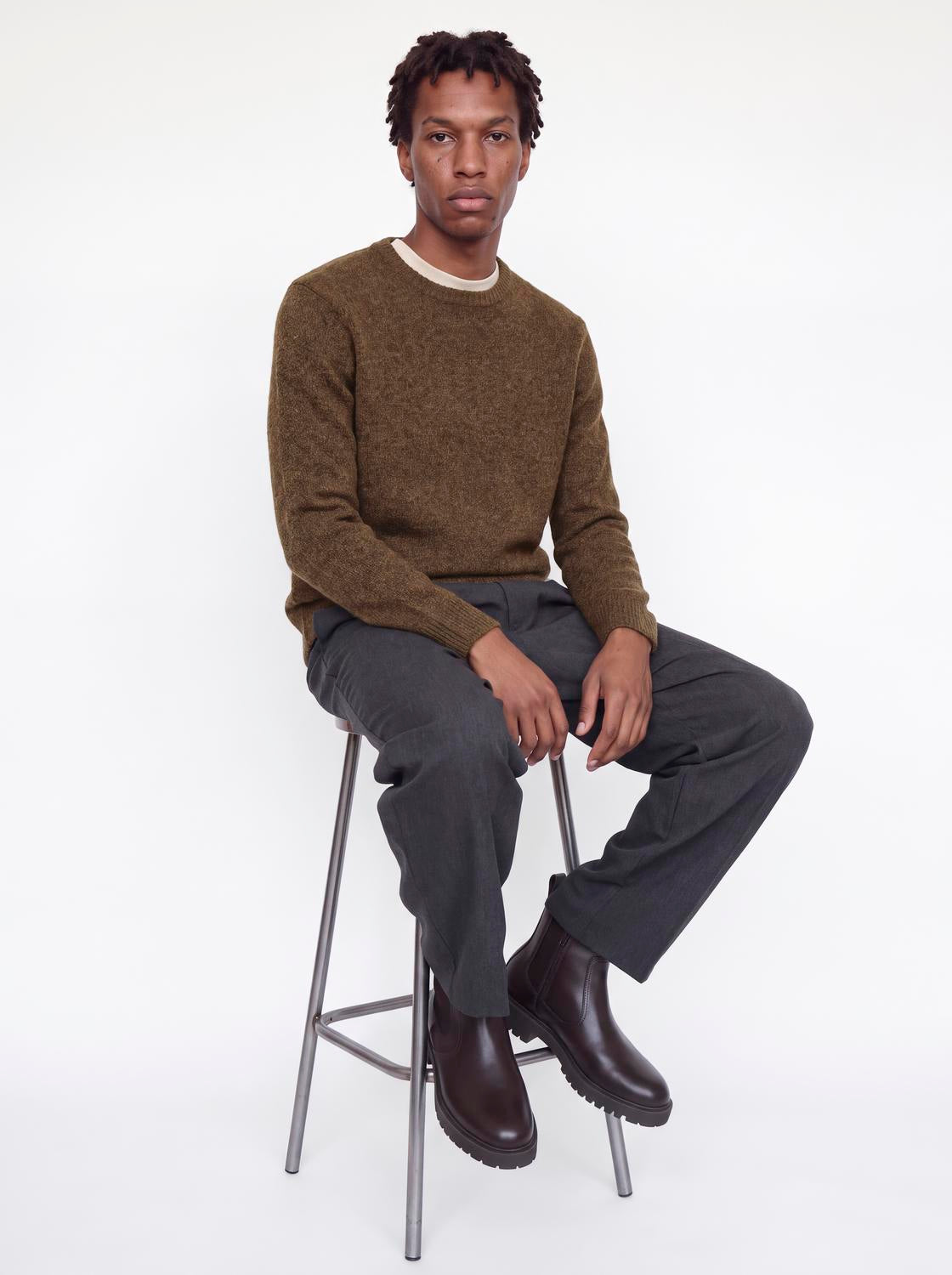model_shot-creative