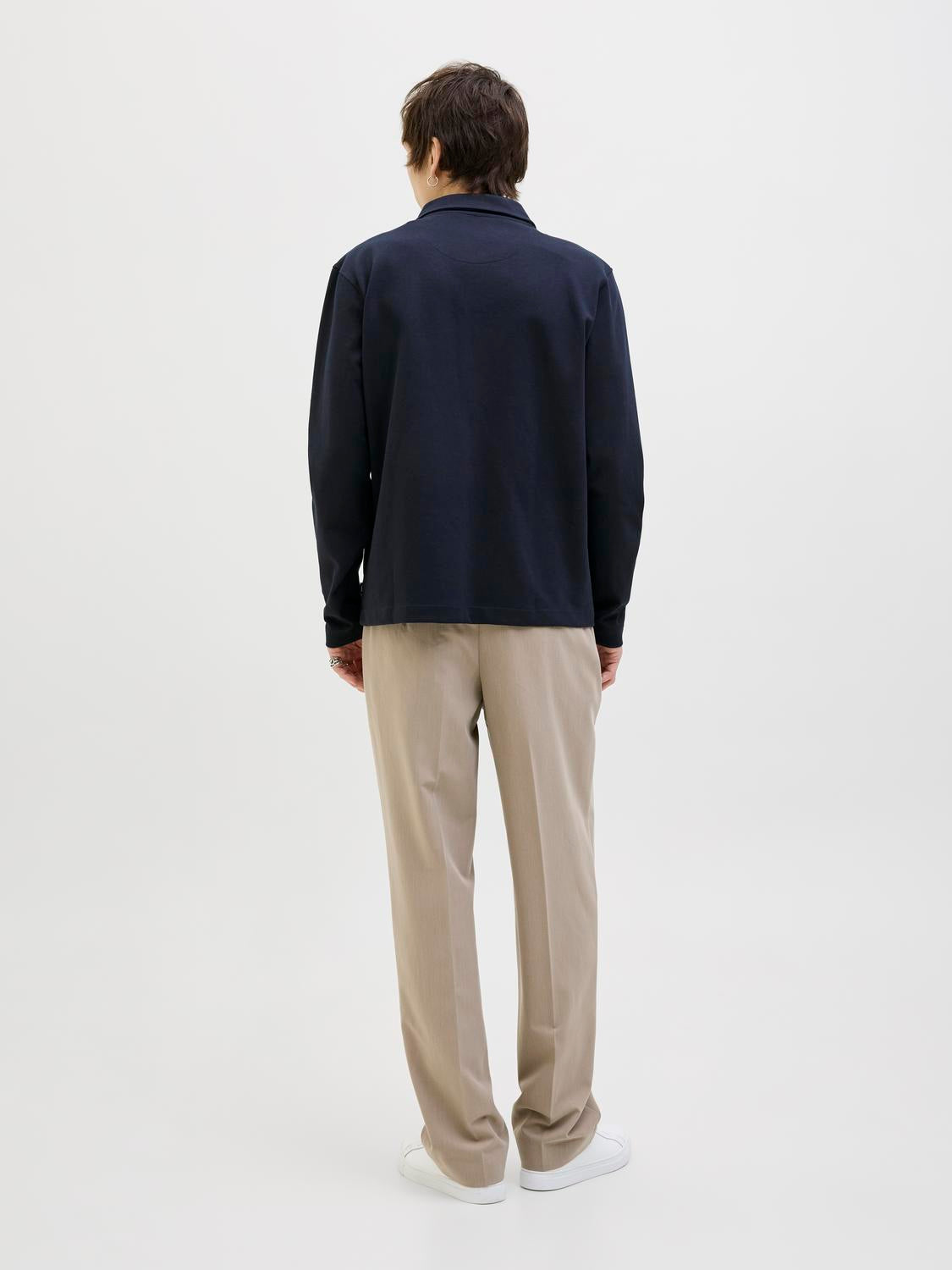 model_shot-back