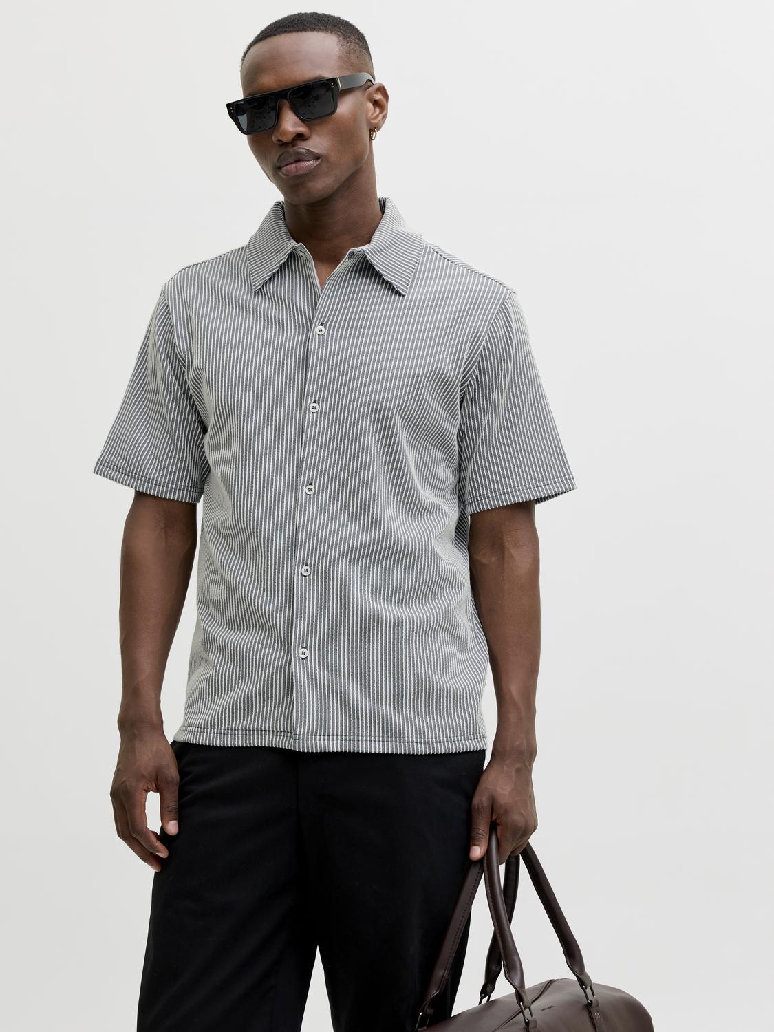 model_shot-front