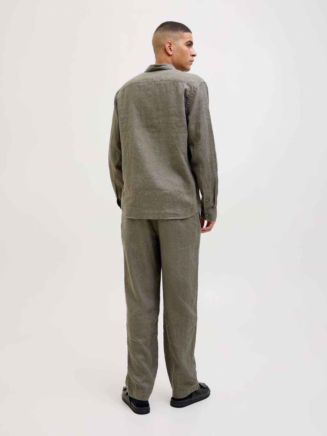 model_shot-back
