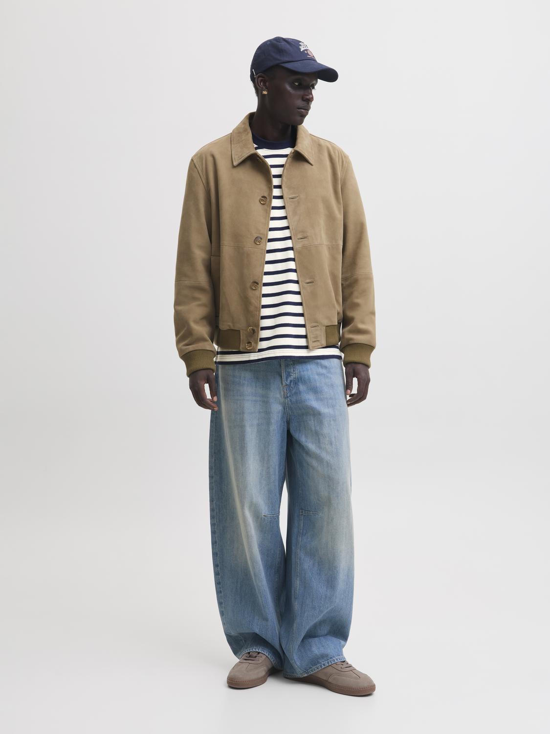 model_shot-front_full