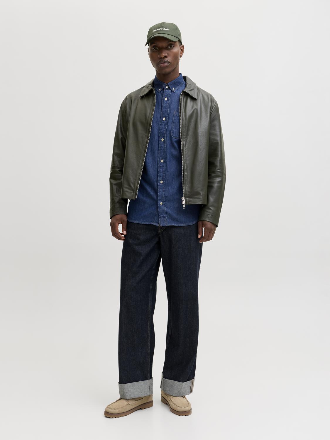 model_shot-front_full