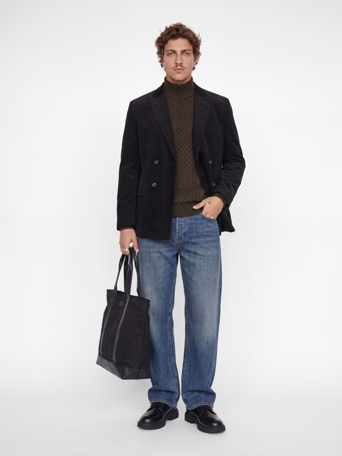 model_shot-front_full