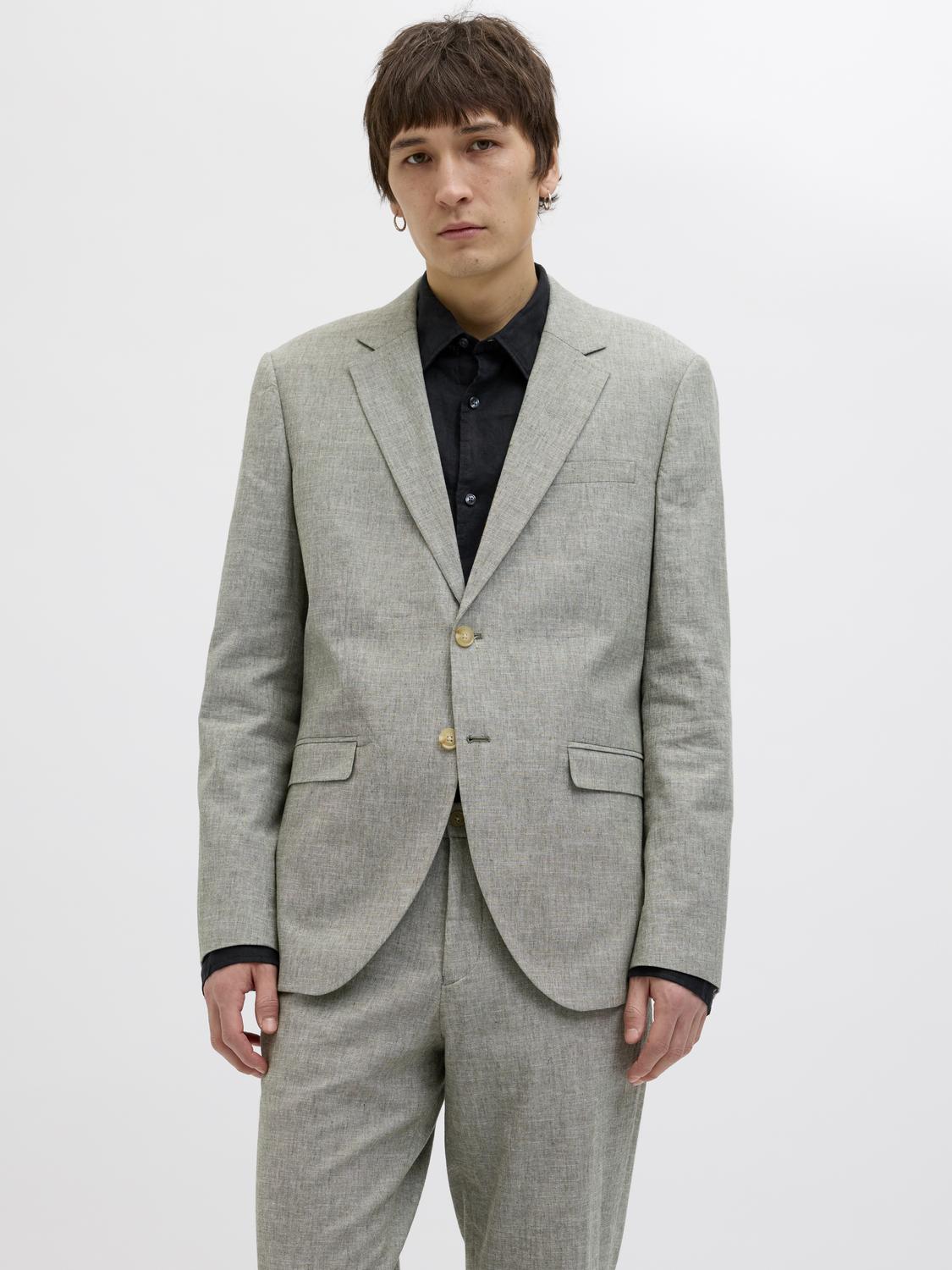 model_shot-front