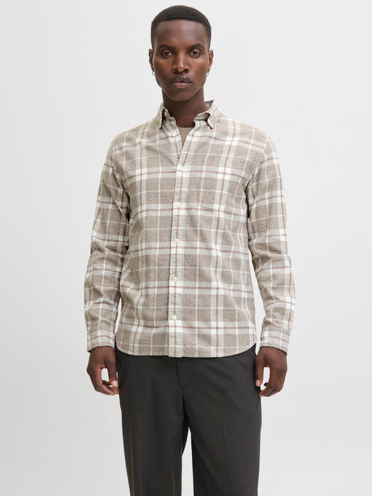 model_shot-front