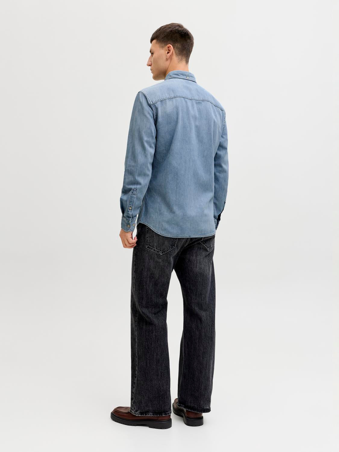 model_shot-back