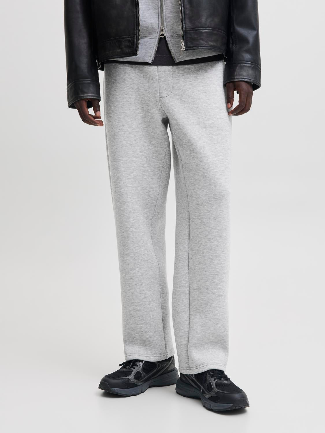 model_shot-front