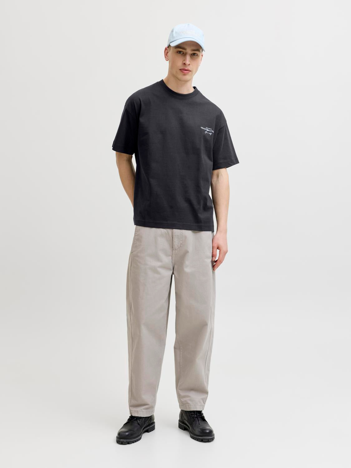 model_shot-front_full