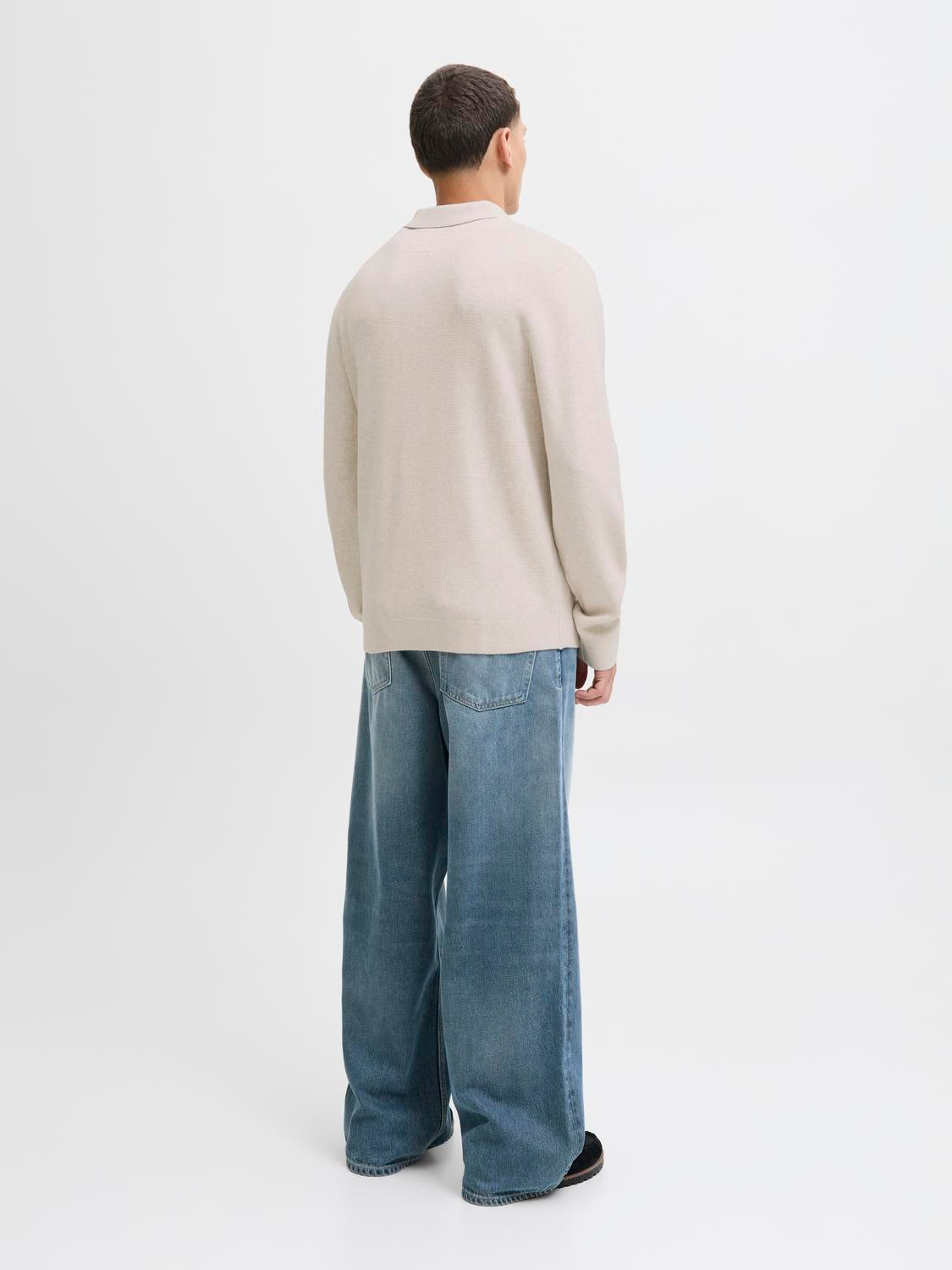 model_shot-back