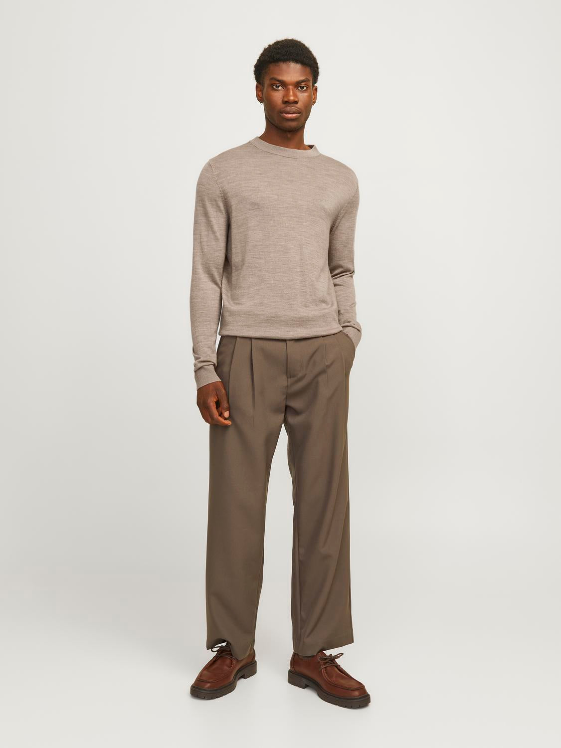 model_shot-front_full