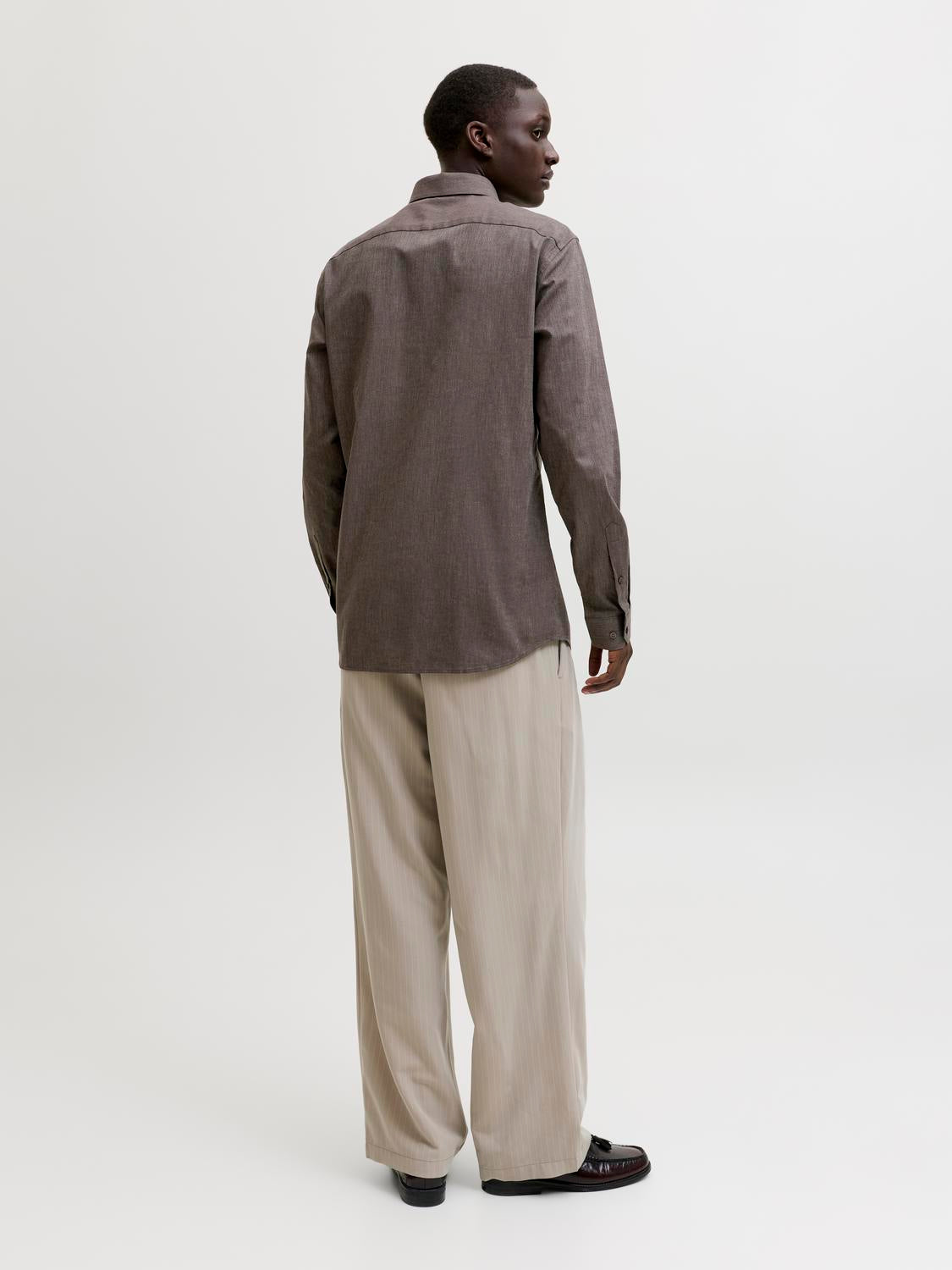 model_shot-back