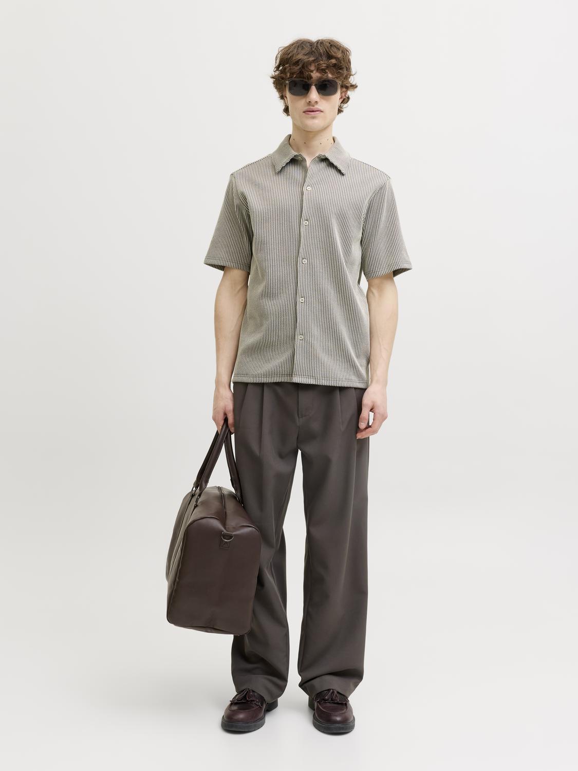 model_shot-front_full