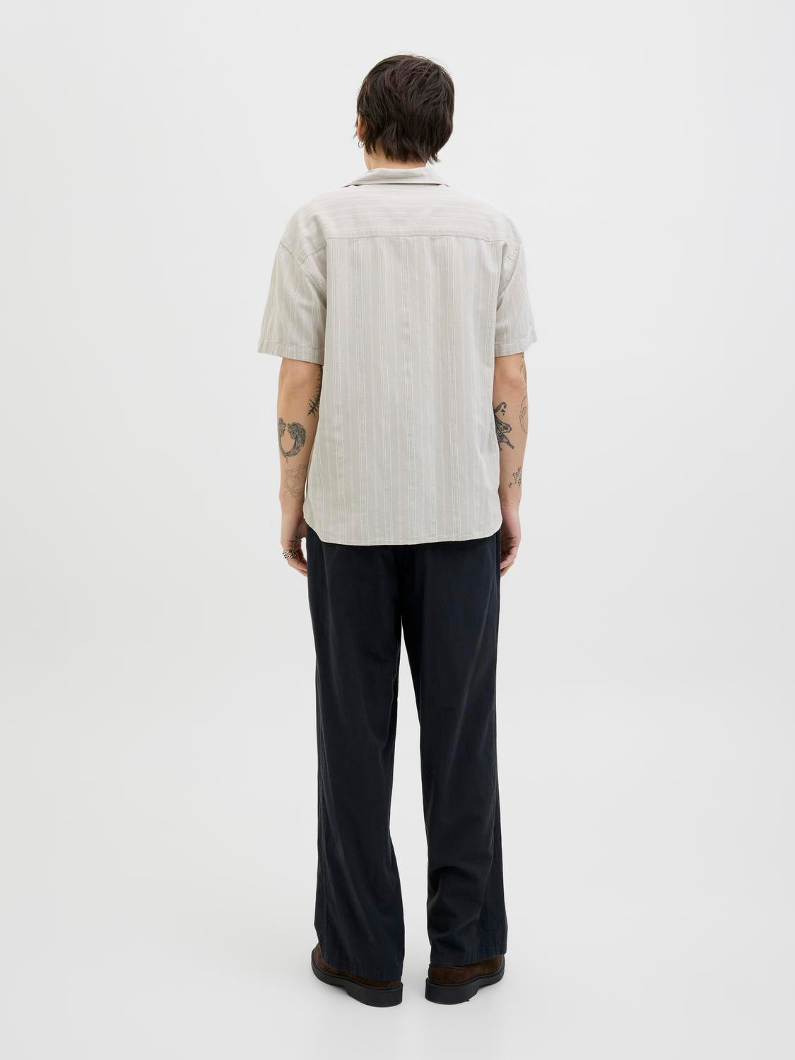model_shot-back