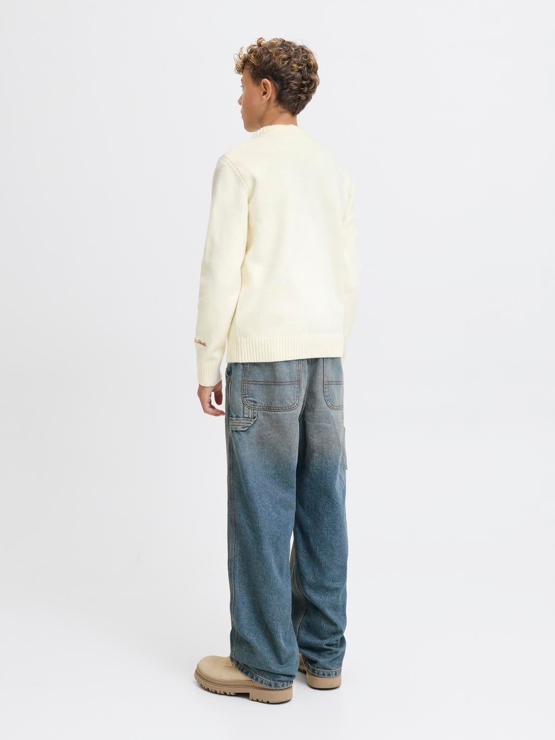 model_shot-back