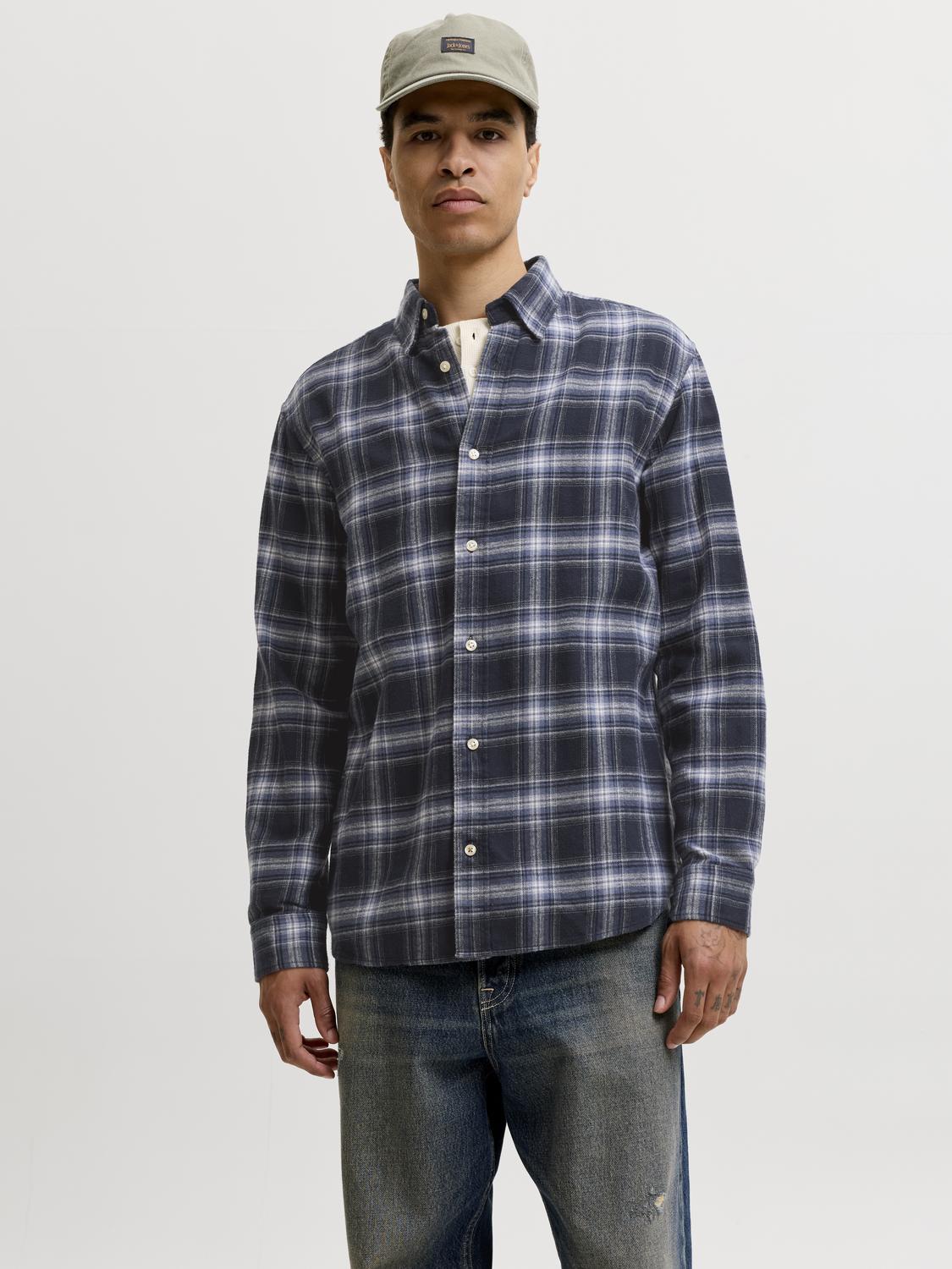 model_shot-front