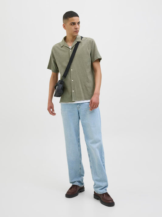 model_shot-front_full