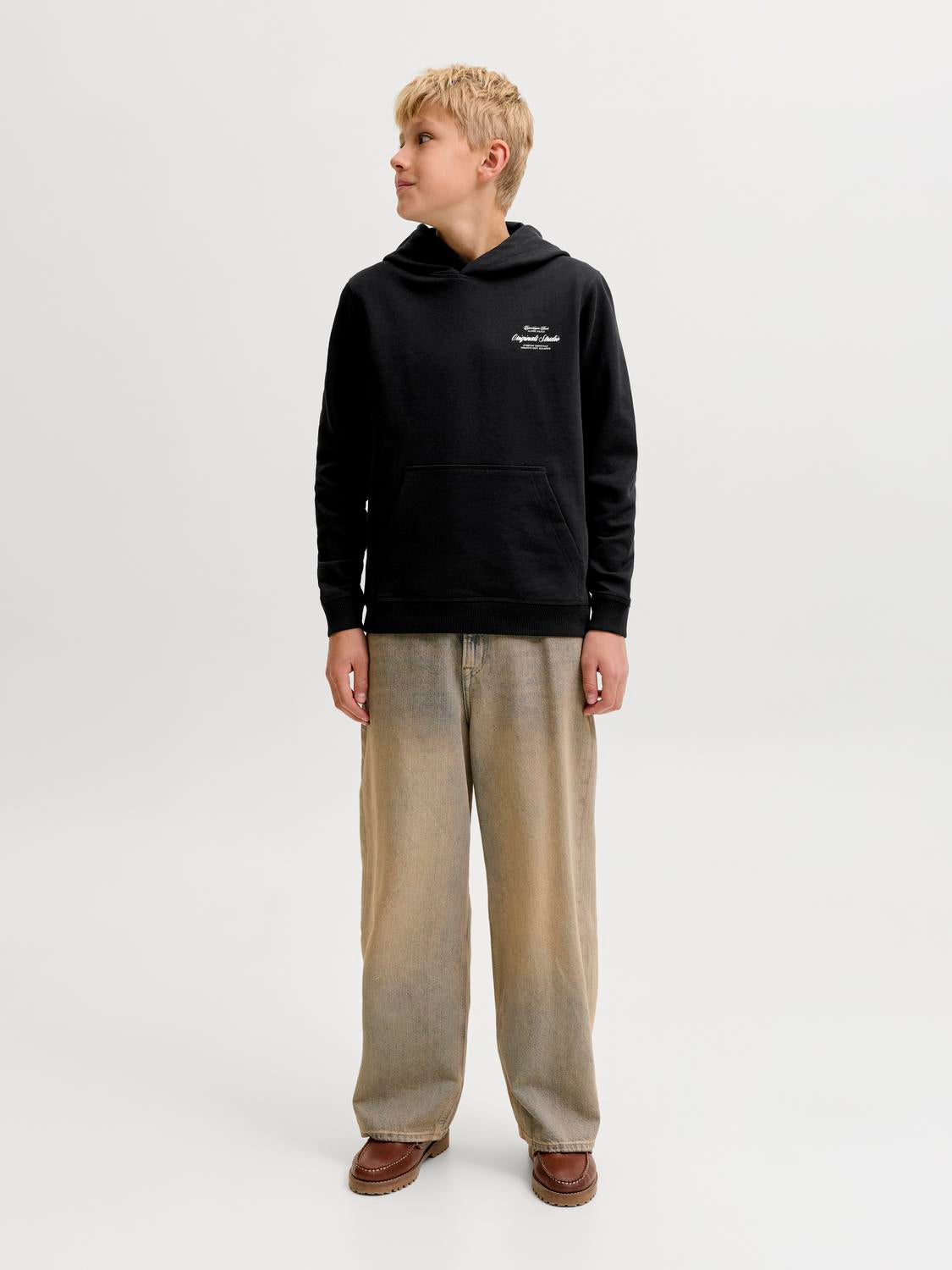 model_shot-front_full