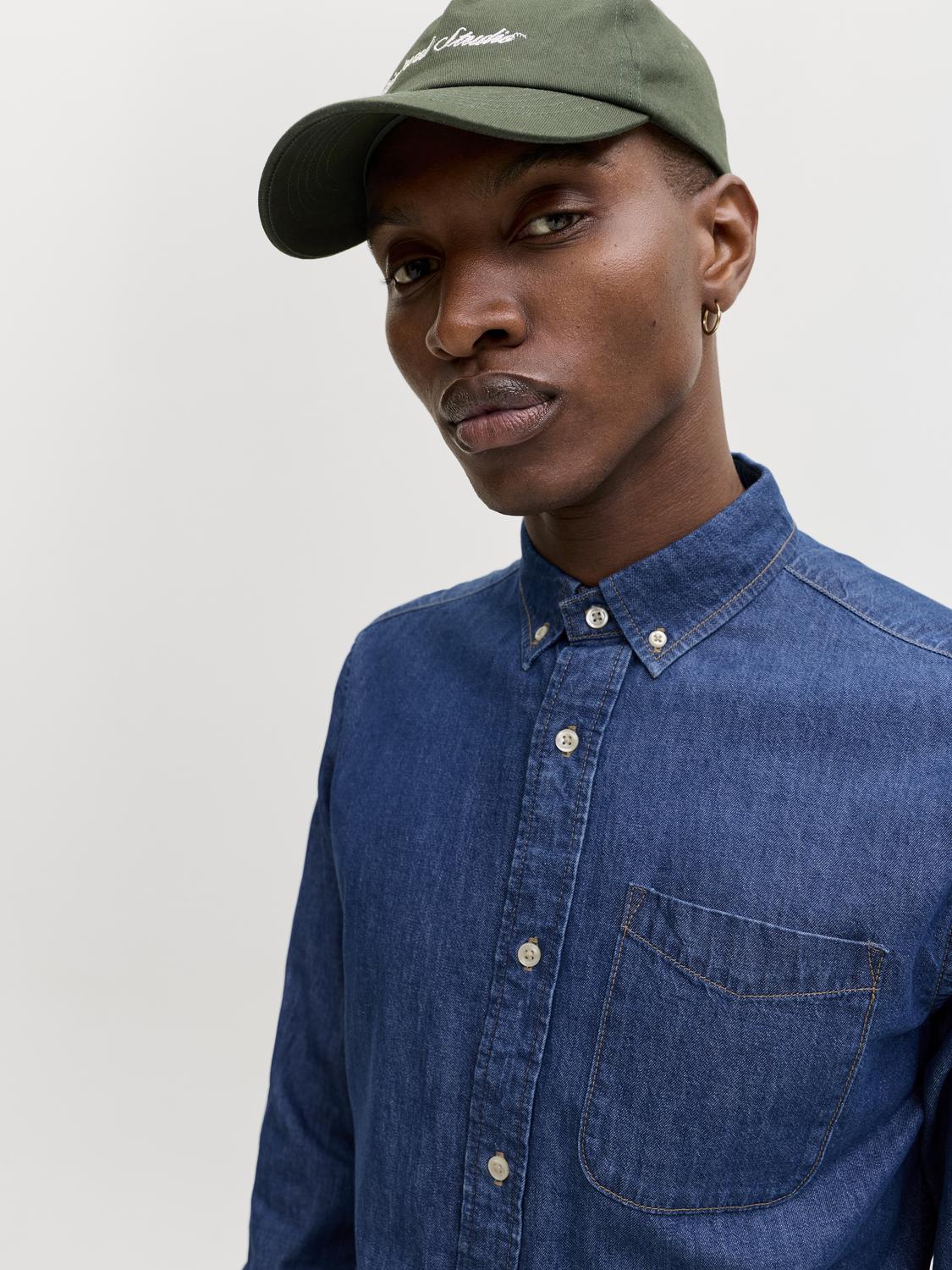model_shot-creative