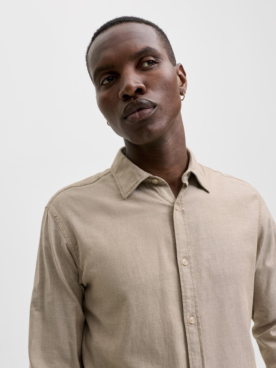 model_shot-creative