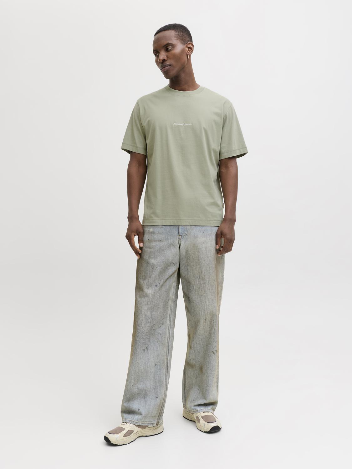 model_shot-front_full