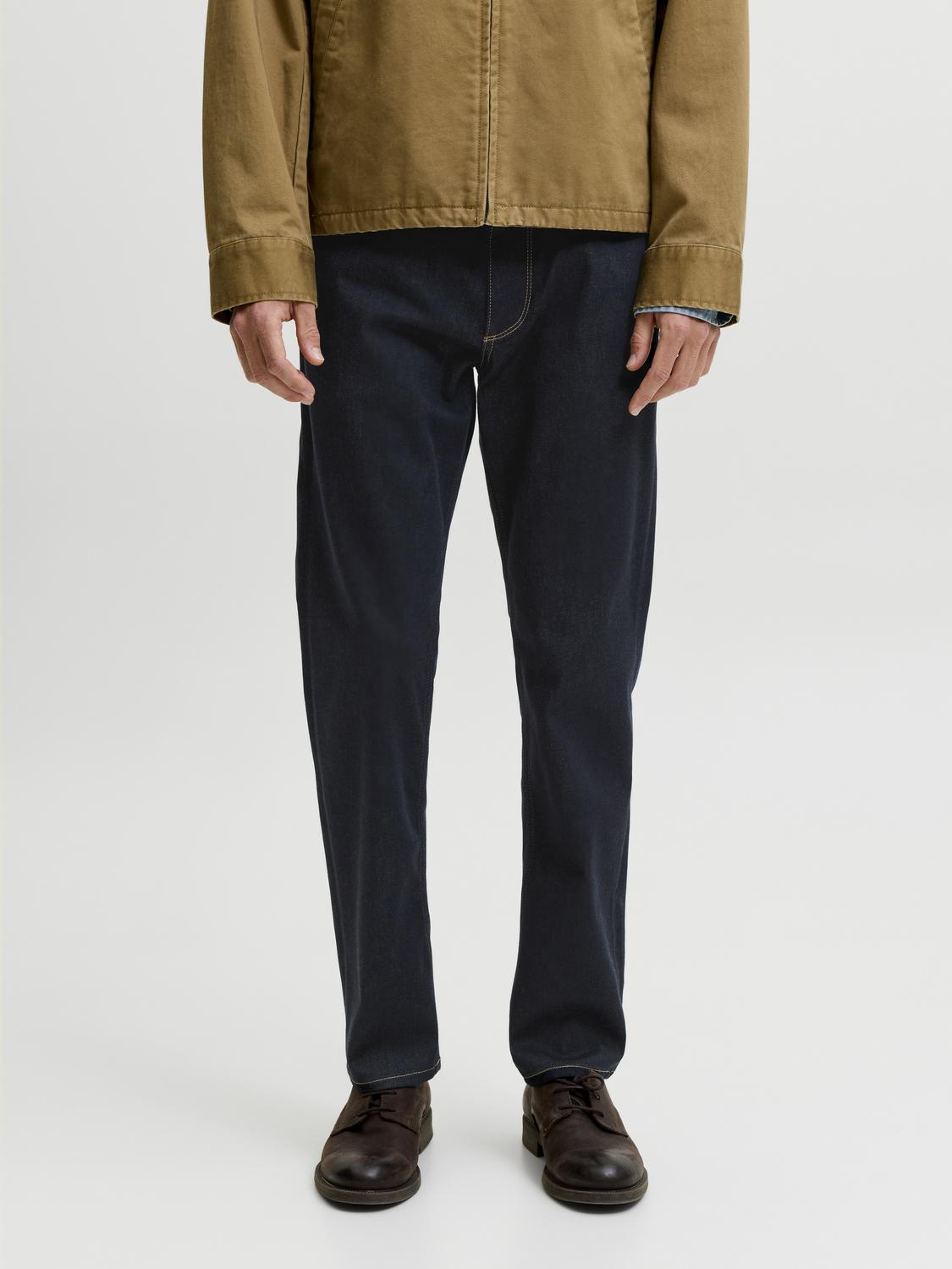 model_shot-front