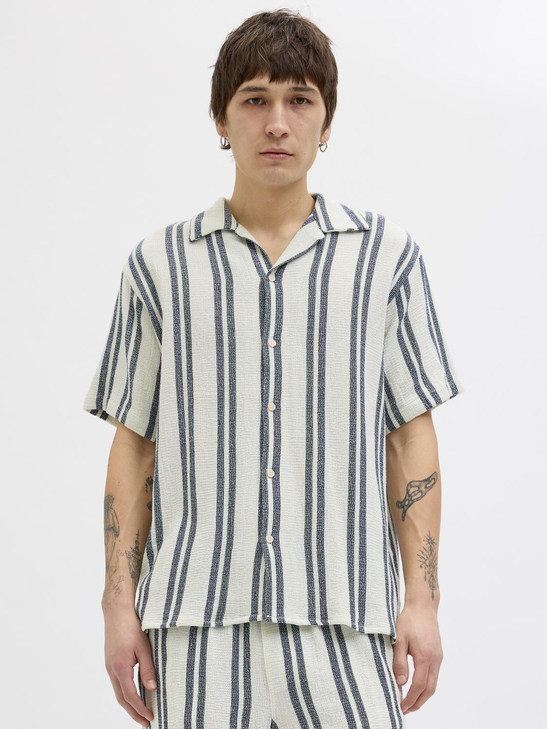 model_shot-front