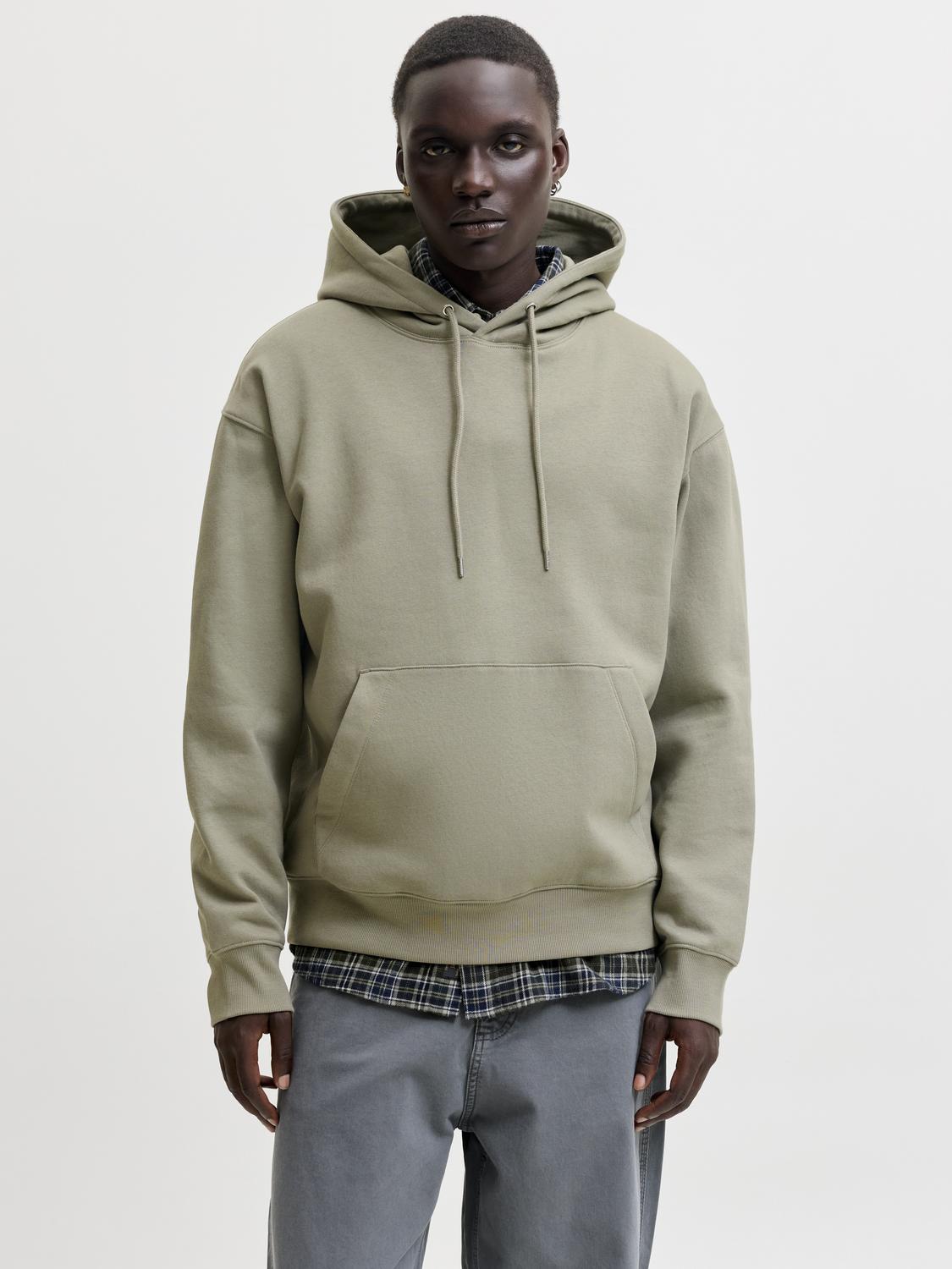 model_shot-front