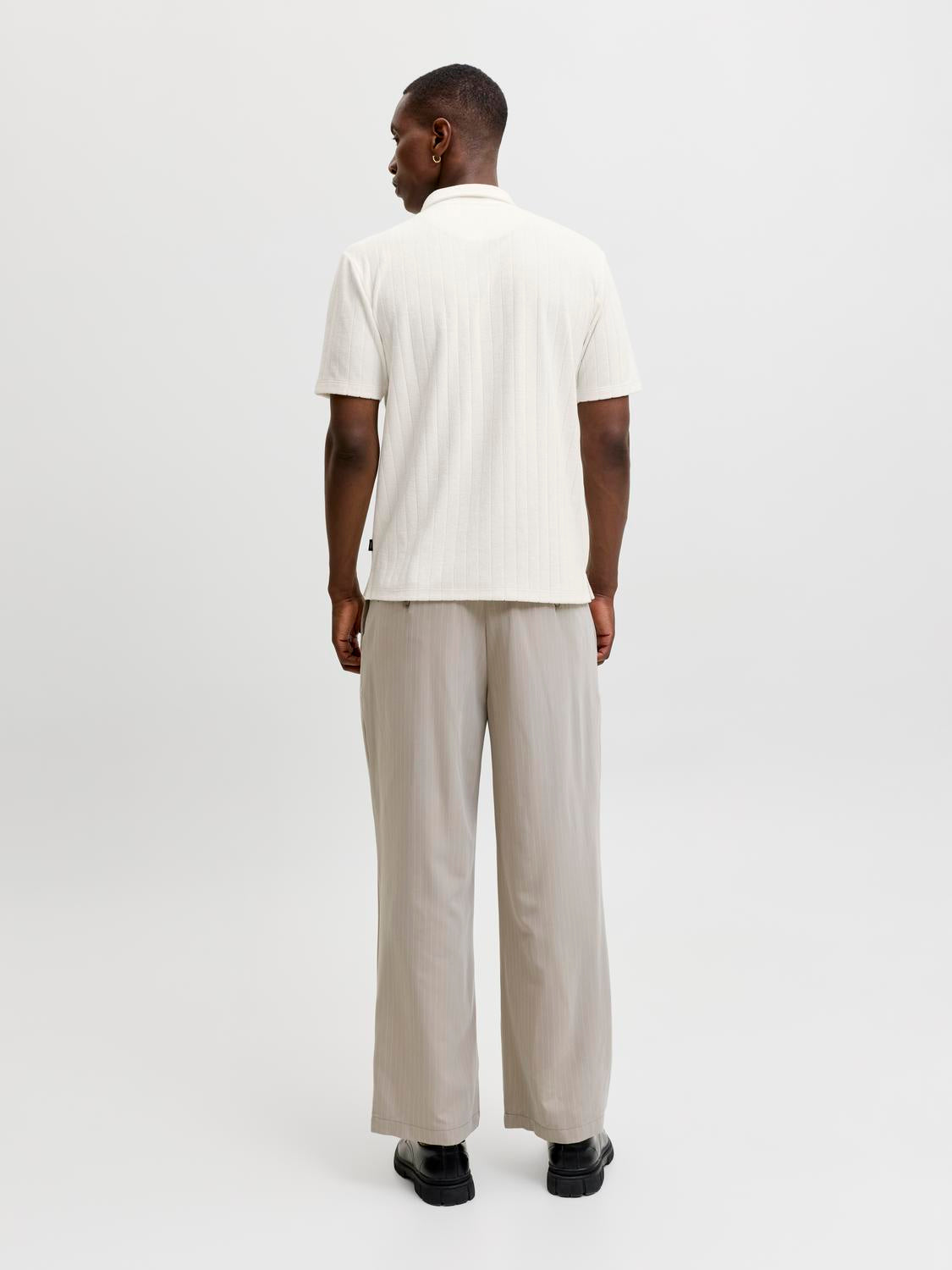 model_shot-back