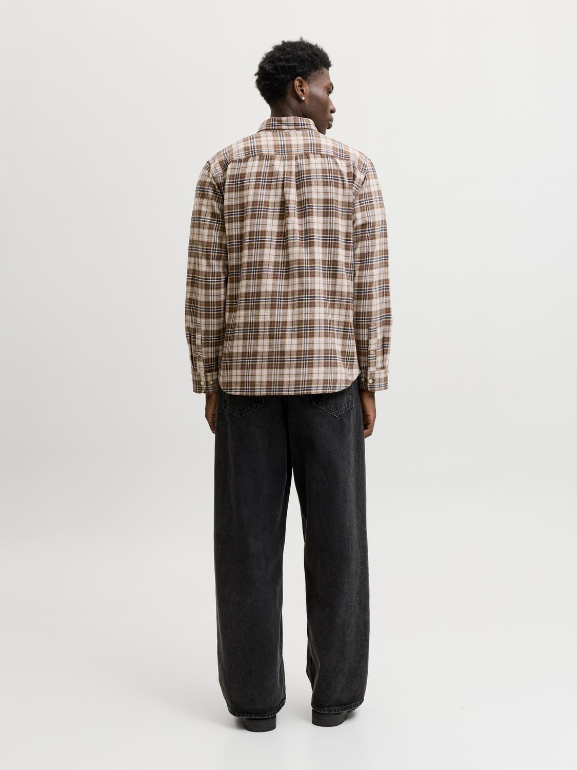 model_shot-back