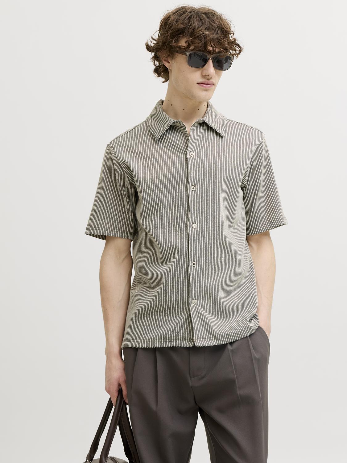 model_shot-front