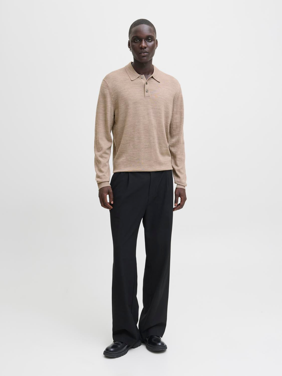 model_shot-front_full