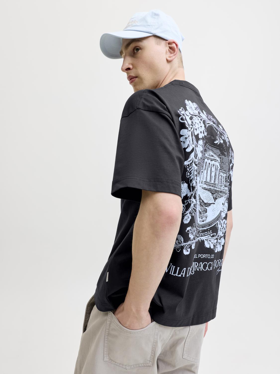 model_shot-creative