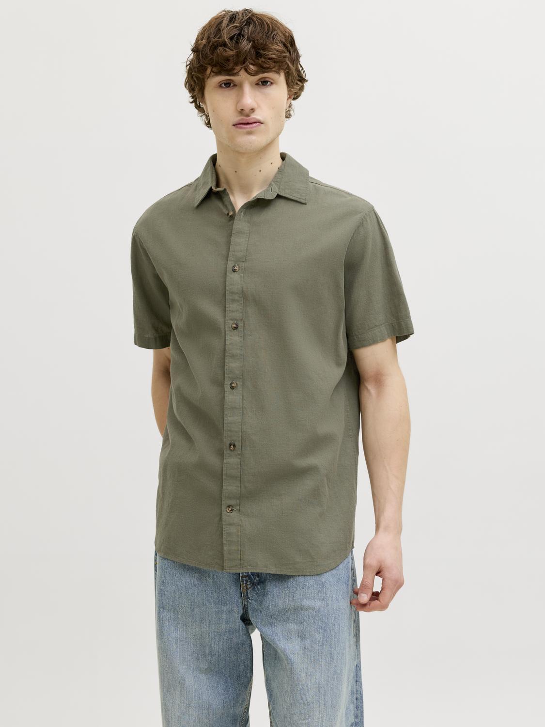 model_shot-front