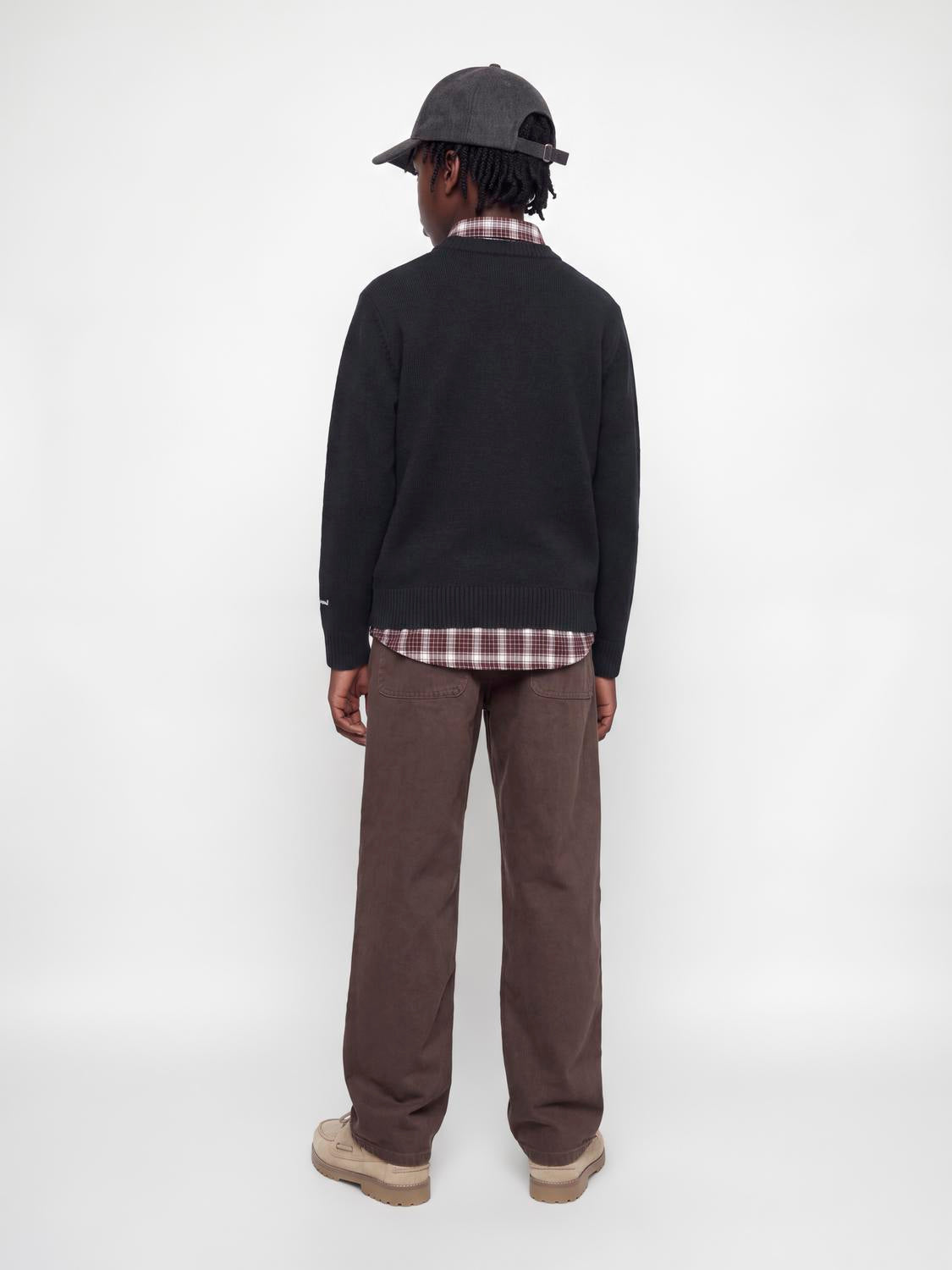 model_shot-back