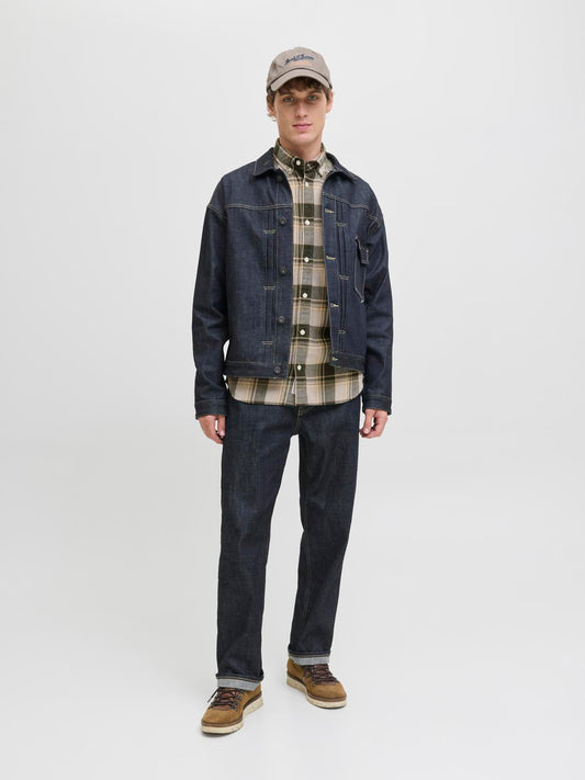 model_shot-front_full