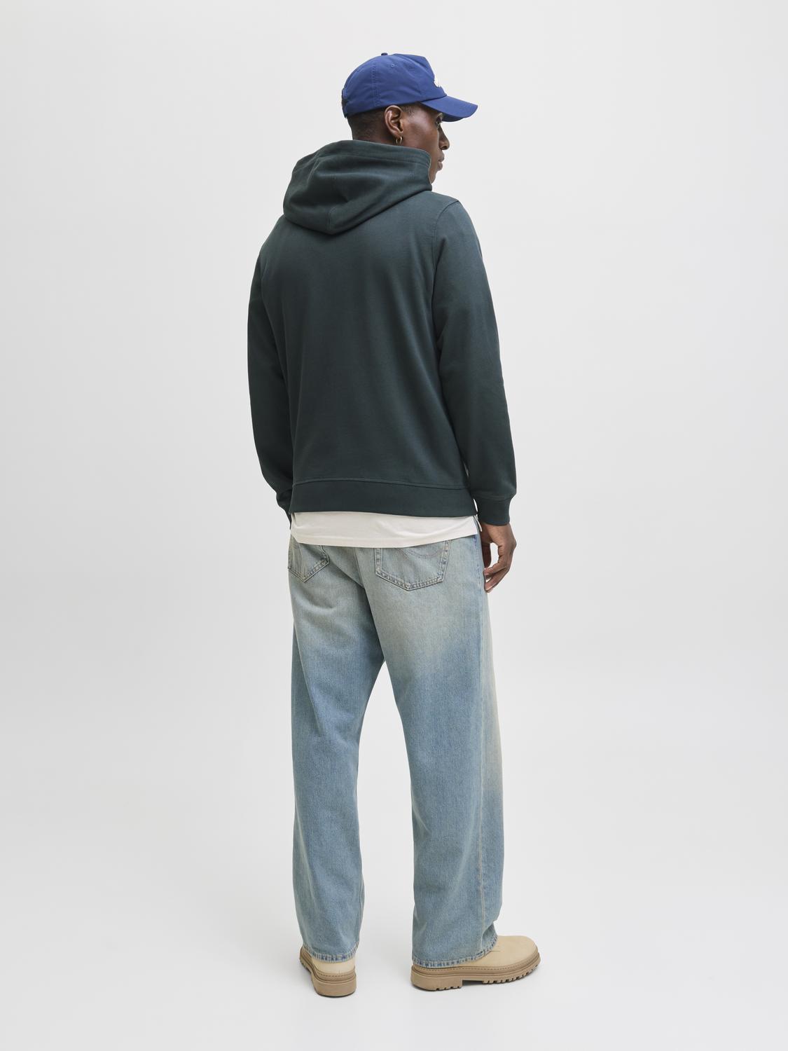 model_shot-back