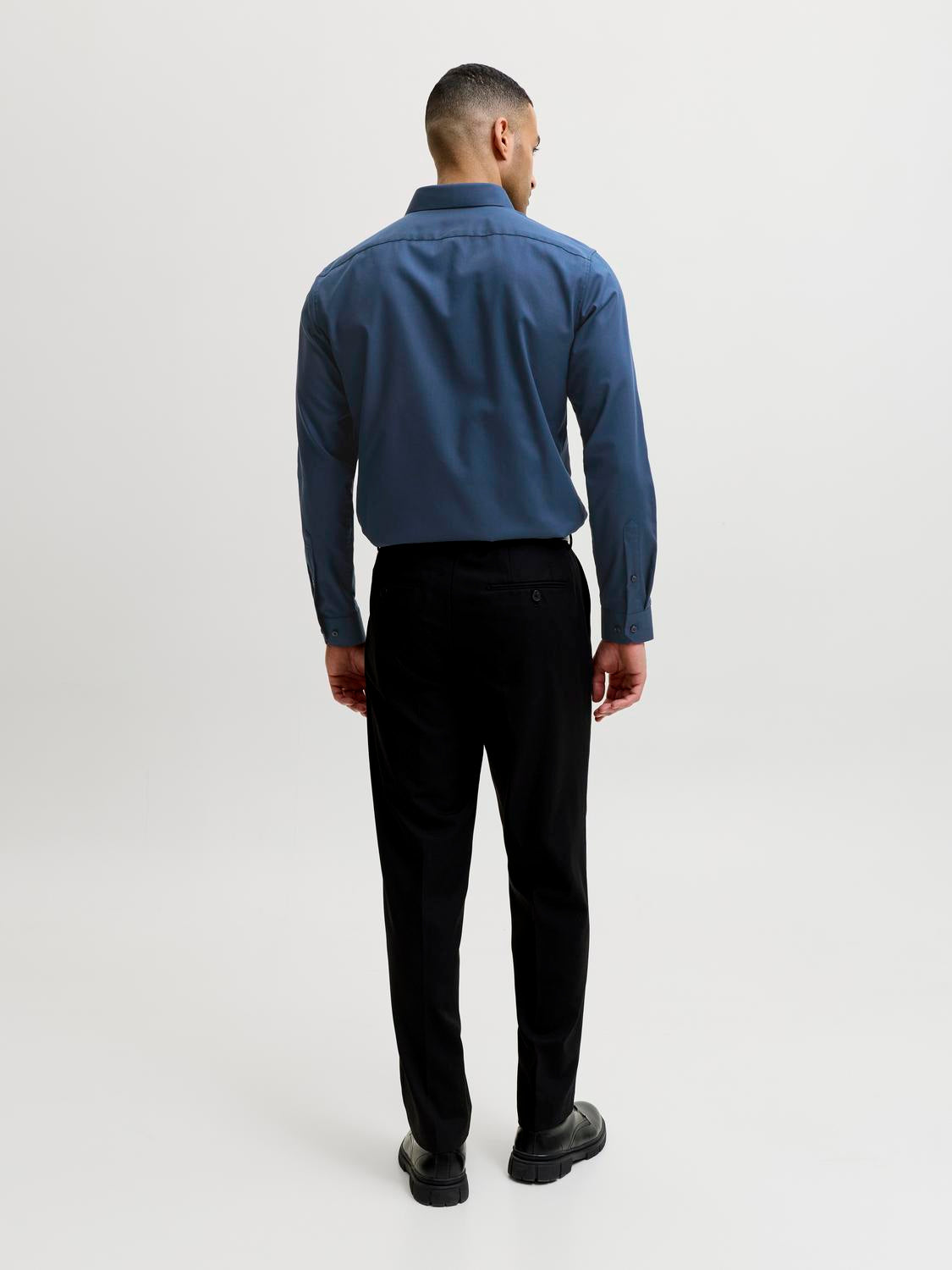 model_shot-back