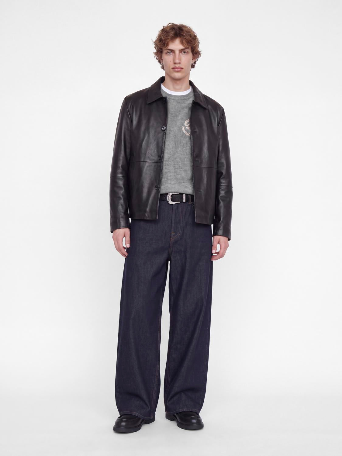 model_shot-front_full