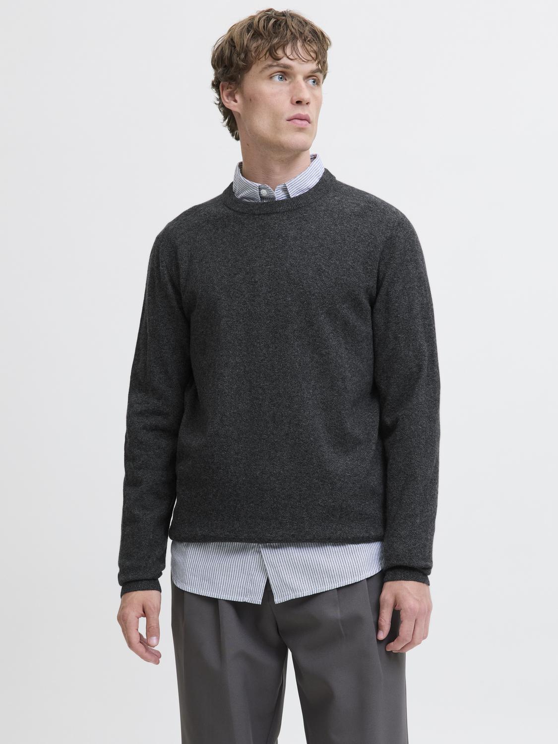 model_shot-front