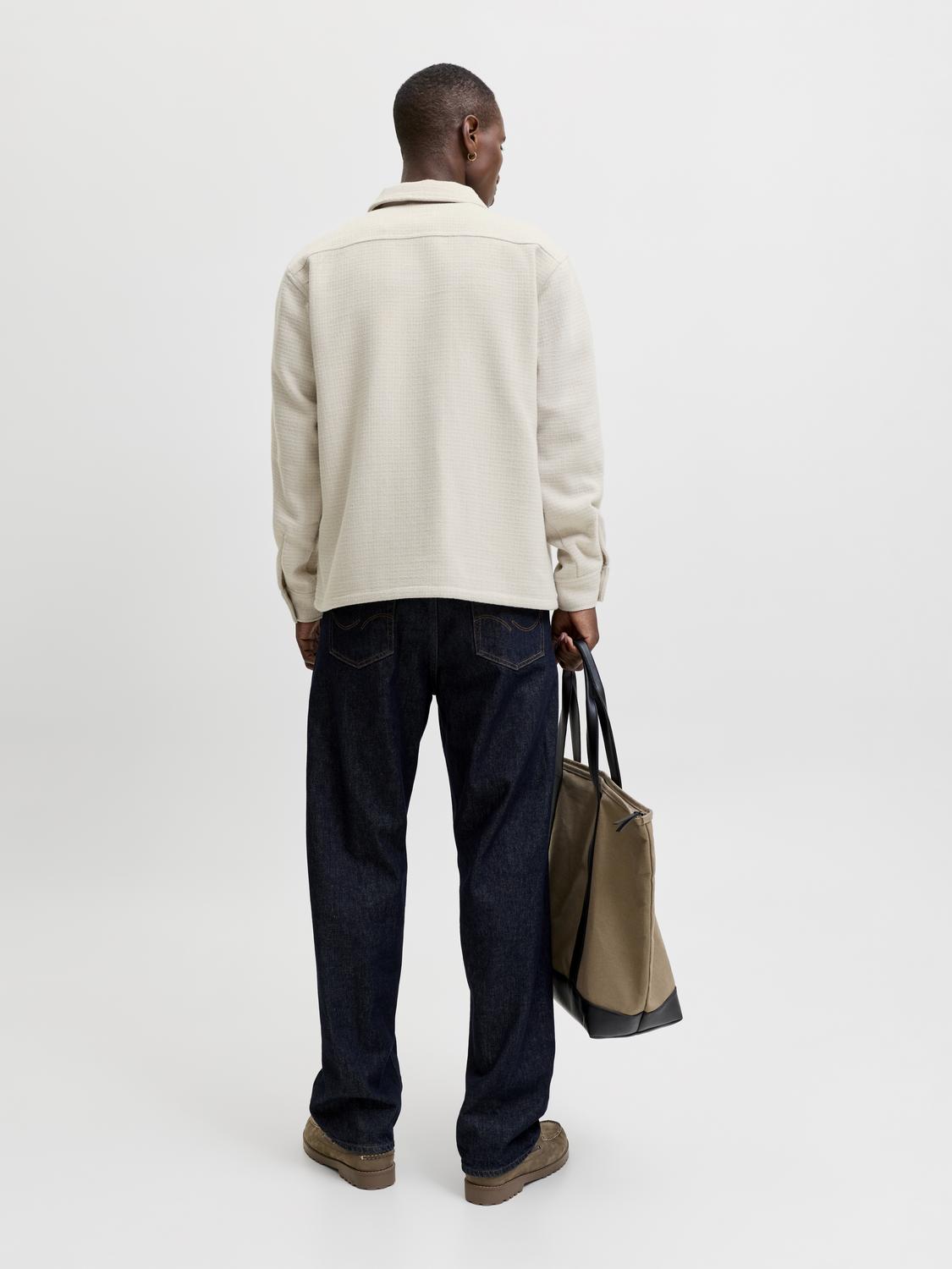 model_shot-back