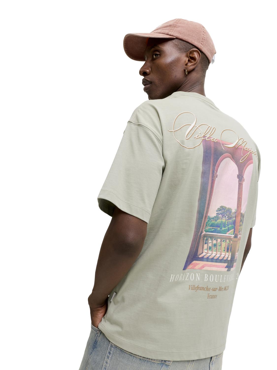 model_shot-creative