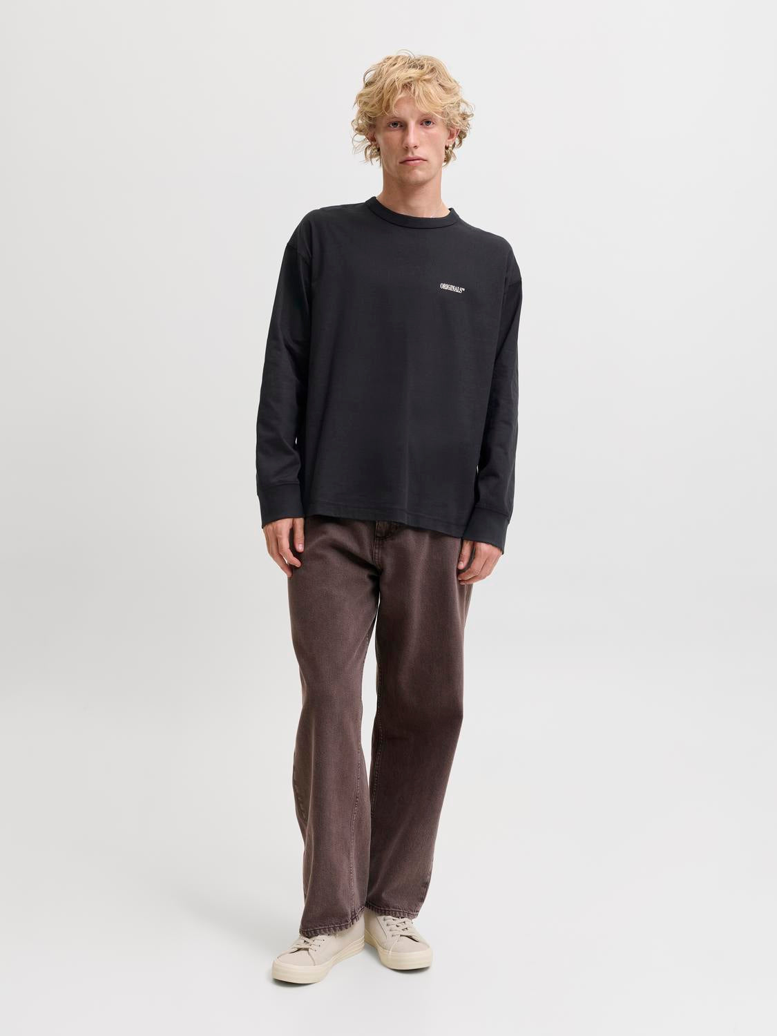 model_shot-front_full