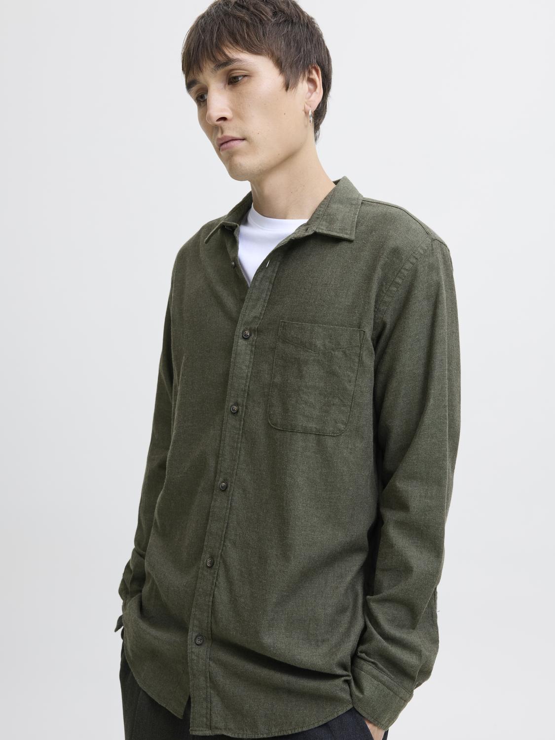 model_shot-creative