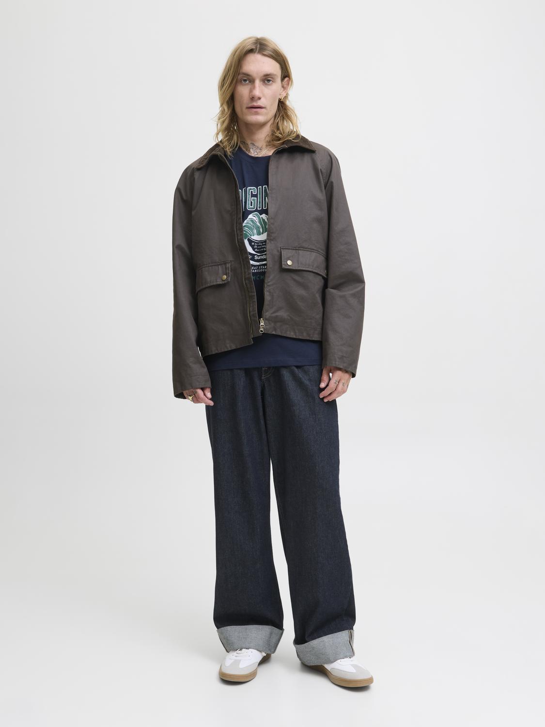 model_shot-front_full